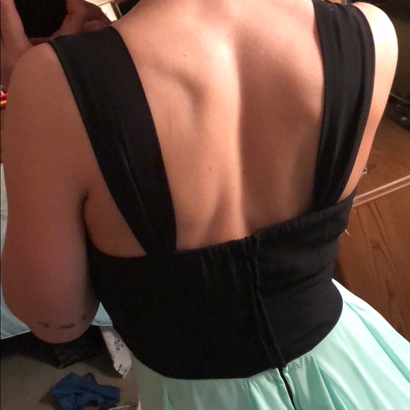 High-low flowy dress 👗 - Picture 6 of 8